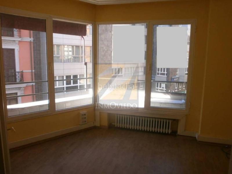 Foto e68926f9-9a0f-4829-9eaa-7124f24e54c4. Alquiler oficina  en alquiler zona centro zona uria en Oviedo