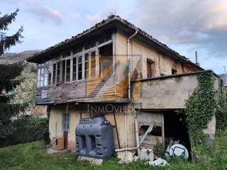 Casa  Ara. Casa en venta para reformar en pleno centro riosa con finca