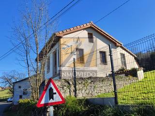 Casa  Lugar el medio. Venta de casa con nave en bayo, zona de grao, tejado nuevo