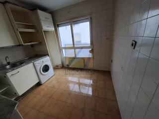 Pis a Torrelavega 64. Oportunidad amplio piso zona torrelavega con ascensor