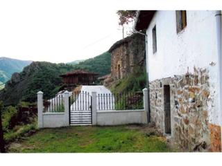 Masia  Entrago-taja ,urria. Cuadra  para convertir en casa en venta en teverga con finca