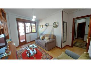 Etagenwohnung  Pola. Luminoso piso con terraza en el centro de salas