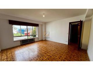 Etagenwohnung in San pedro de mestallon 13. Amplio piso super centrico con 3 habitaciones dobles y salon, gr
