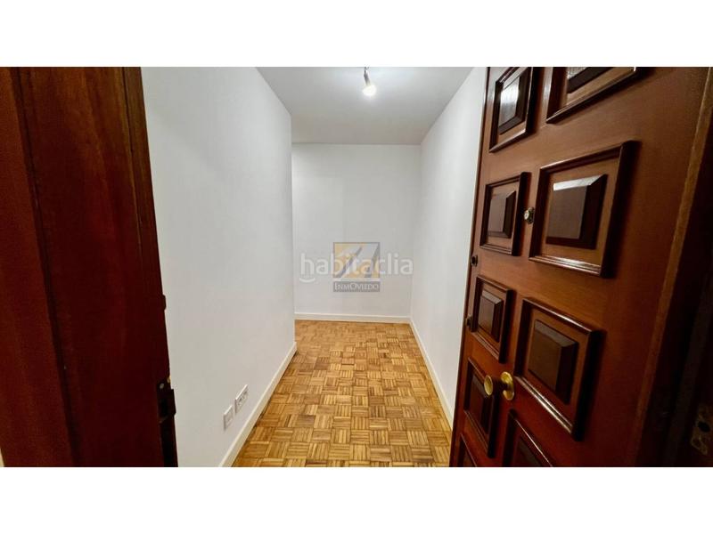 Foto bc5bed3f-e652-4835-9348-0583ddd9a77d. Piso en san pedro de mestallon 13 fantastico piso de 3 habitaciones en zona de santo domingo en pleno centro . en Oviedo