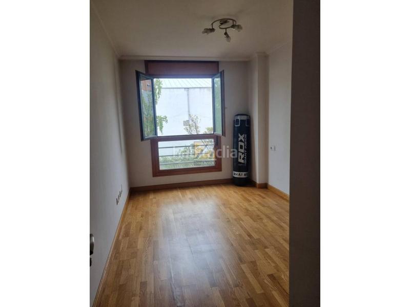 Foto 947ec35e-d660-4772-bd7b-1461af48a5d5. Piso venta piso centro en Pumarín Gijón