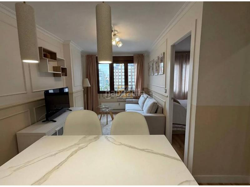 Foto 5ea2543a-7001-4808-97b2-1cbe25a7bb1b. Rent flat with heating in Milán - Pumarín Oviedo