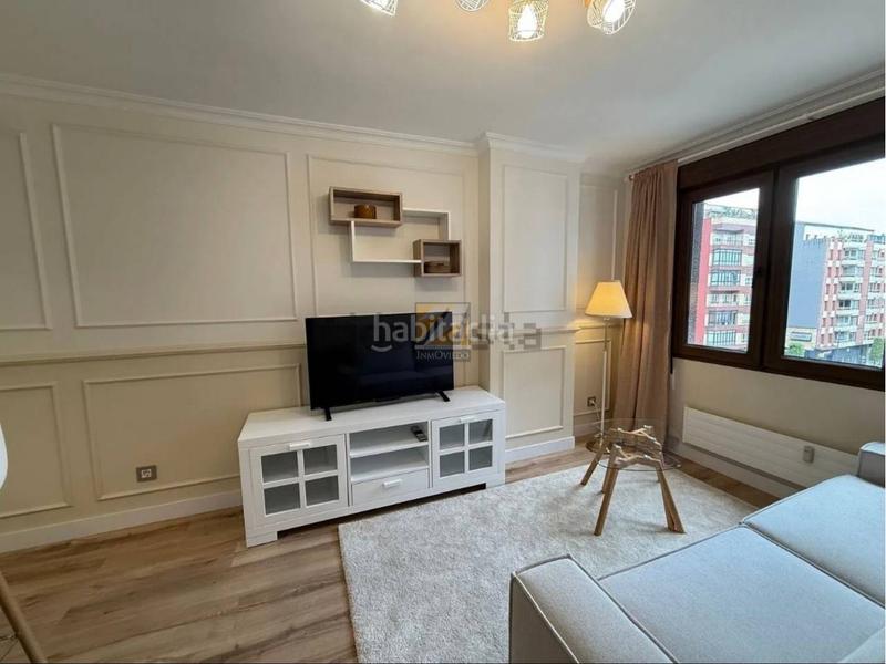 Foto 9090da36-76d7-43f1-9636-997b867b1864. Rent flat with heating in Milán - Pumarín Oviedo