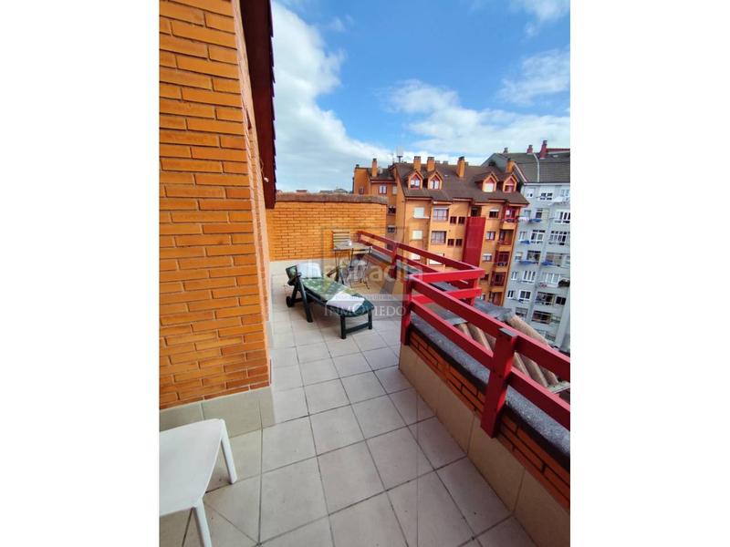 Foto 9044f3ae-fb8d-49ff-b414-c00f1b56ea81. Attico con riscaldamento parcheggio in Auditorio - Seminario - Parque de Invierno Oviedo