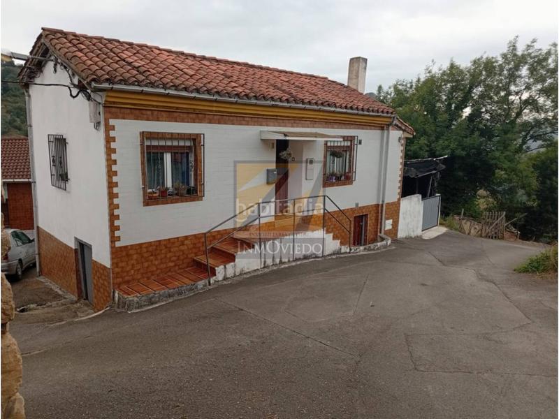 Foto 873c8fc7-085f-4e61-a13e-b6cc46324c8d. Casa con riscaldamento parcheggio in Parroquias Sur - La Manjoya Oviedo