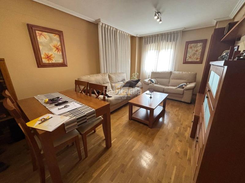 Foto 37300f6d-642f-4e0a-b95c-07d455ea5ec8. Etagenwohnung mit heizung in Las Campas Oviedo