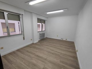 Business premise in Calle SANTA CLARA