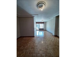 Rent Flat  Calle uría. Alquiler amplio piso en gijón