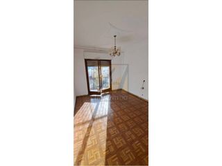 Appartement  Calle cangas de onis. Se vende piso para reformar con ascensor zona laviada
