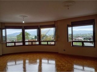 Etagenwohnung  Avenida oviedo. Venta de amplio y luminoso piso en posada de llanera