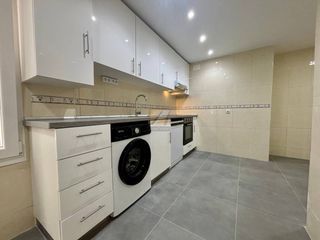 Flat  Calle doctor melquíades cabal. Venta de amplio piso a un paso del centro de oviedo, junto al ca