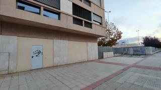 Lloguer Local Comercial  Logroño - avenida del moncalvillo entrada por nestares 1. Local de obra en la zona de guindalera, logroño, junto al colegi
