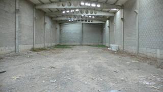 Nau industrial  Arrúbal - calle rivera. Nave frente a gran aparcamiento juntoa la estación de tren de me
