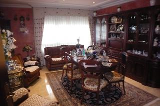 Casa  Avenida de madrid. Casa individual en parcela de aprox. 800 m con jardines, porches
