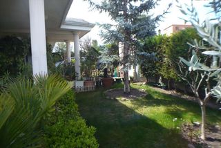 Haus  Avenida de madrid. Casa individual en parcela de aprox. 800 m con jardines, porches