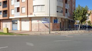 Lloguer Local Comercial  Logroño - baltasar gracián. Local en logroño con salida de humos y en esquina.