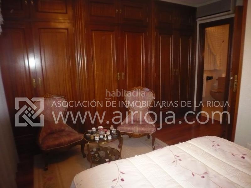 Foto 20396c32-b705-4165-aed0-89cb95d0af49. Haus mit heizung parking pool in Avenida Madrid Logroño