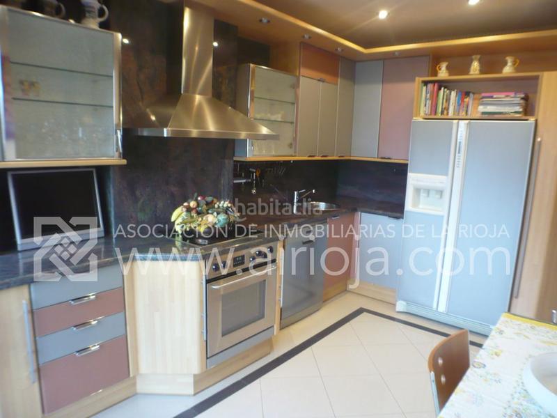 Foto 9e79c9d0-5c7d-4357-ba2b-f5e3a0e84e05. Haus mit heizung parking pool in Avenida Madrid Logroño