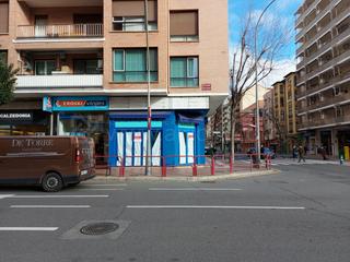 Lloguer Local Comercial  Logroño - general vara de rey. Local en alquiler en una de las mejores esquinas comerciales de
