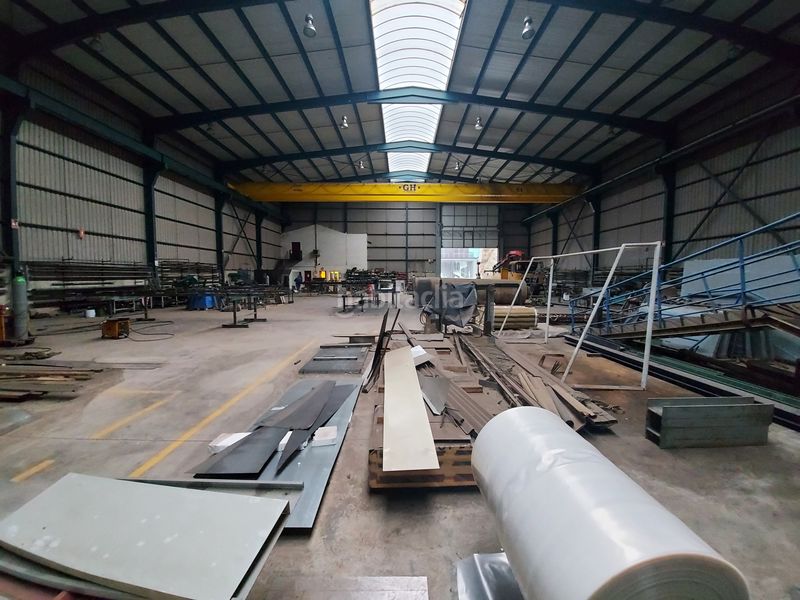 Foto a0610b99-c927-4b04-bc5b-00907c481a85. Fabrikhalle in Albelda de Iregua