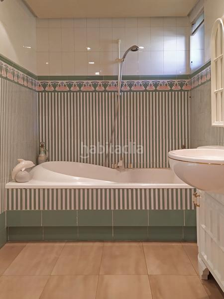 Foto e3fa2a4c-2989-4106-bddb-ba40c85de2fc. Maison avec chauffage parking piscine dans Avenida Madrid Logroño