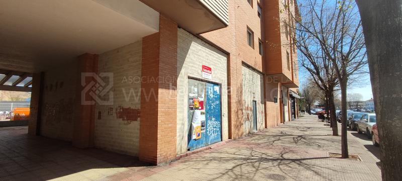 Foto 59c83205-5d11-4d3e-bcc1-d467424ba1e4. Alquiler local comercial local en esquina en primera línea de calle madre de dios . en Logroño