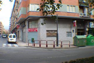 Local Comercial  Logroño - calle duques de nájera. Local en esquina con 16 m. de fachada.  a 600 metros de gran vía