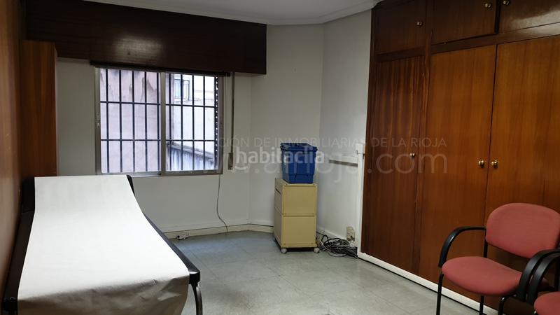Foto 49d1c0bb-e965-495f-b29f-aa3f13ef0dd9. Oficina  exterior céntrica próxima a la gran vía en entreplanta. en Logroño