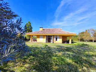 Casa  Lardero - urbanizacion los llanos. Vivienda unifamiliar  en buen estado de conservación ubicado en