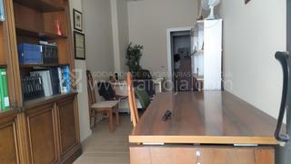 Location Local commercial  Beatos mena y navarrete. Local comercial acondicionado como oficina con un baño en zona a