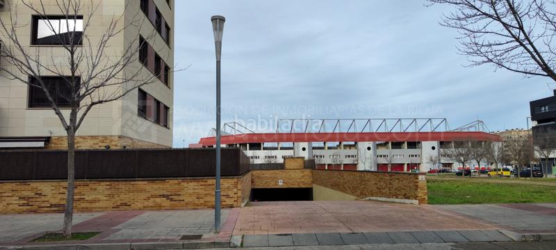 Foto d9d63458-5ecc-414e-b5c0-80c5027e87c9. Parking coche garaje en venta en calle panzares en guindalera . en Logroño