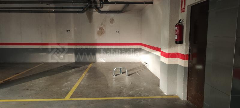 Foto e0e58726-c869-4b0d-9325-3f880765ddfa. Parking coche garaje en venta en calle panzares en guindalera . en Logroño