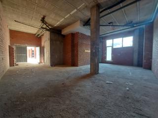 Location Local commercial  Logroño - paseo del prior. Local de obra en el paseo del prior con patio de 30 m