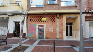 Lloguer Local Comercial  Logroño - maría teresa gil de gárate. Local en alquiler con salida de humos.