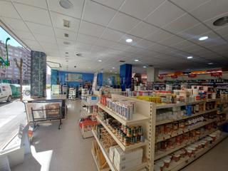 Local commercial  Logroño - pepe blanco. Dos locales comerciales  unidos , acondicionados  como  tiendaex