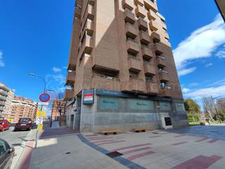 Lloguer Local Comercial  Logroño - vara de rey. Local preparado con excelentes comunicaciones en logroño