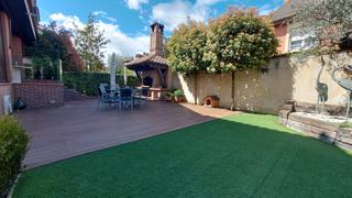 Casa pareada  Lardero - las garzas. Espectacular chalet pareado en perfecto estado , con materiales