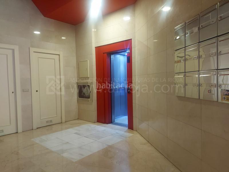 Foto c8617b3b-a83a-4359-9307-6838882fd9f8. Location bureau dans Casco Antiguo Logroño