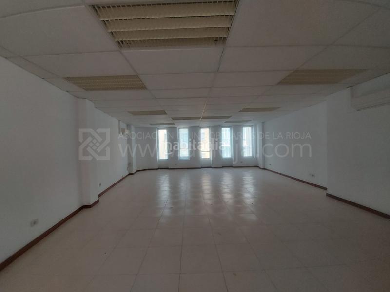 Foto 56807d17-e03b-47d7-bc61-95cc75741a16. Rent office space in Casco Antiguo Logroño