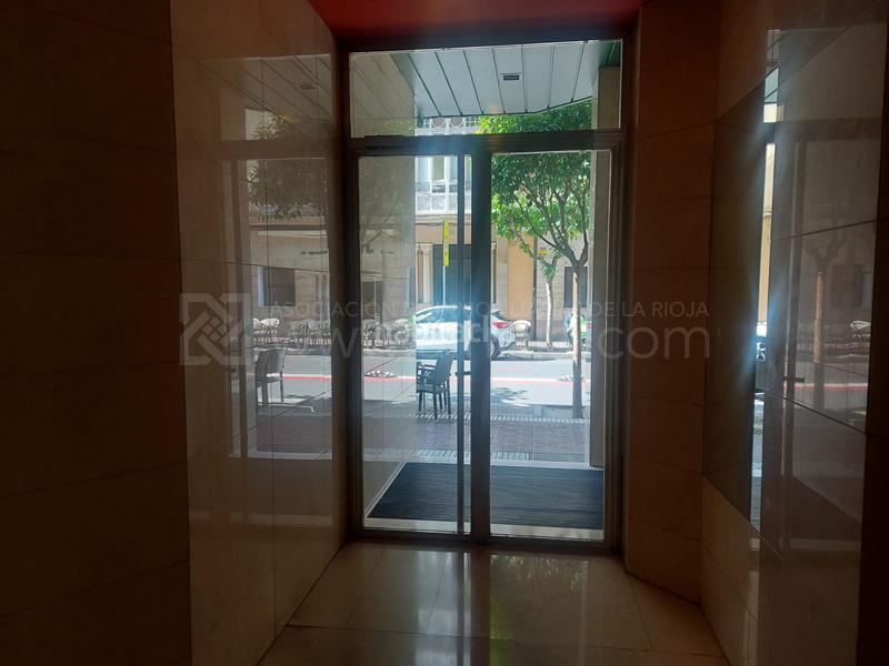 Foto 5792e8f4-ad21-49f7-8c89-45f728cf3e29. Rent office space in Casco Antiguo Logroño