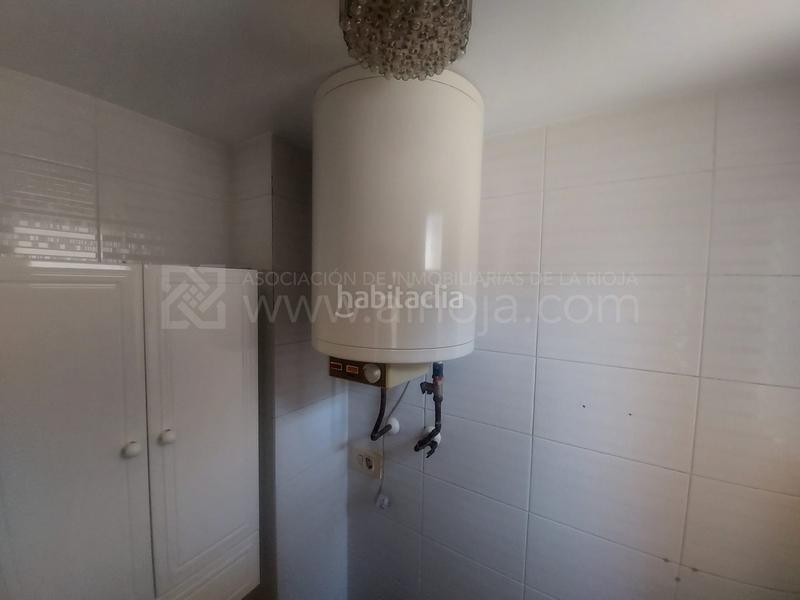 Foto f3b44345-9a9a-4575-b468-bf002db52670. Rent office space in Casco Antiguo Logroño