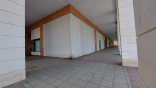 Local commercial  Logroño - fuenmayor. Local en esquina con amplia fachada en la zona de valdegastea de