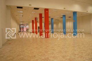 Lloguer Local Comercial  Logroño - calle labradores. Amplio local en el centro de logroño con 2 fachadas.