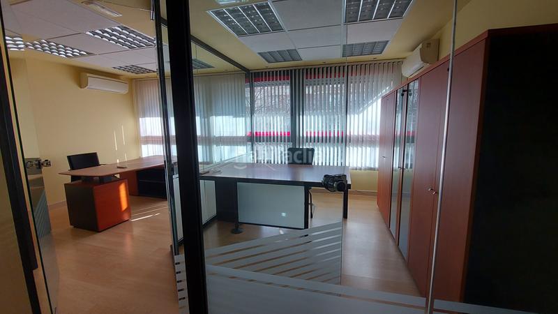 Foto 1e9e881a-c1d6-4bba-9f45-d564352665de. Location bureau avec chauffage dans Cascajos - Piqueras Logroño