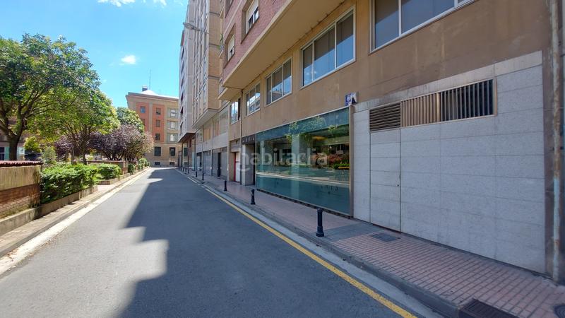 Foto b278098d-284e-488b-a468-e81003296be2. Alquiler local comercial en el corazón de la ciudad calle gran vía , se encuentra este magnífico local en alquiler con dos accesos plaza de en Logroño