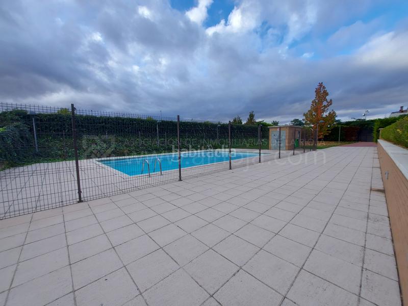 Foto ad05e7ae-464f-47b9-943c-df81911914ee. Location appartement avec chauffage parking piscine dans Lardero